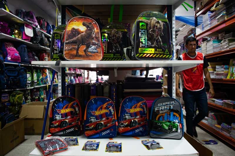 El encarecimiento progresivo desde 2022 mantiene elevado el costo total del regreso a clases, especialmente en familias con más de un estudiante.

En este contexto, la planificación económica vuelve a formar parte del calendario escolar. La compra anticipada, la comparación de precios y la reutilización de materiales se transforman en estrategias frecuentes para afrontar uno de los gastos más importantes del inicio del año.