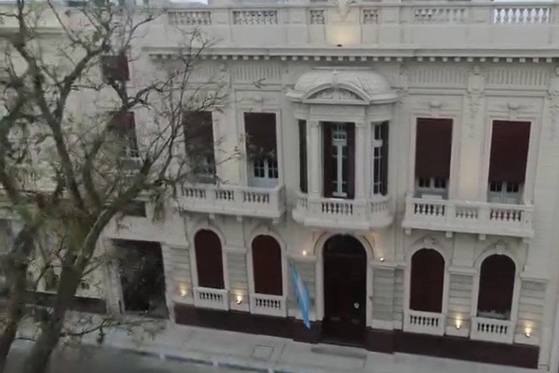 La actividad está organizada en conjunto por la Facultad y la unidad de derechos humanos de la fiscalía federal. Con el título “Análisis de los principales juicios y cuestiones dogmáticas”, este espacio de reflexión se propone como una instancia fundamental para comprender el impacto de los procesos judiciales en el ámbito regional y los desafíos técnicos que estas causas han planteado a la dogmática penal contemporánea.