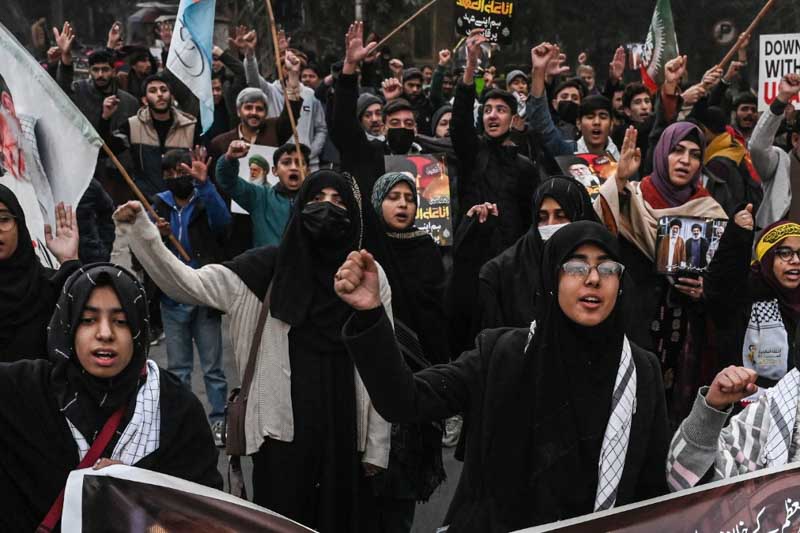 Según la organización de derechos humanos HRANA, los disturbios dejaron al menos 538 muertos —490 manifestantes y 48 agentes de seguridad— y más de 10.600 personas detenidas en dos semanas. La recopilación de datos se vio dificultada por un apagón de Internet impuesto por las autoridades desde el inicio de la crisis.