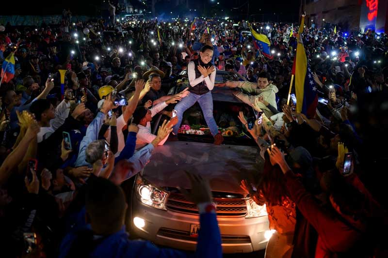 La oposición venezolana llega al Nobel}