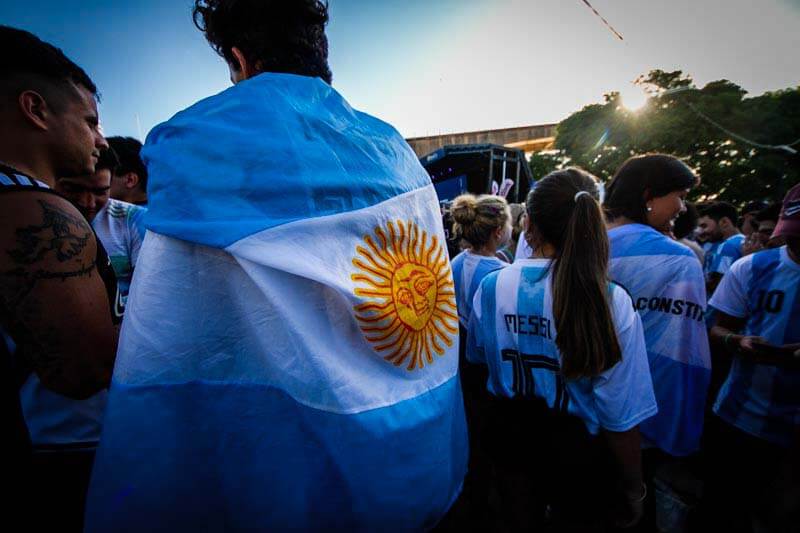 Este día se estableció como una manera de reconocer y homenajear a todos los fotógrafos que, a lo largo de la historia, han capturado momentos importantes, expresado arte, documentado eventos y contribuido a la cultura visual de Argentina. 