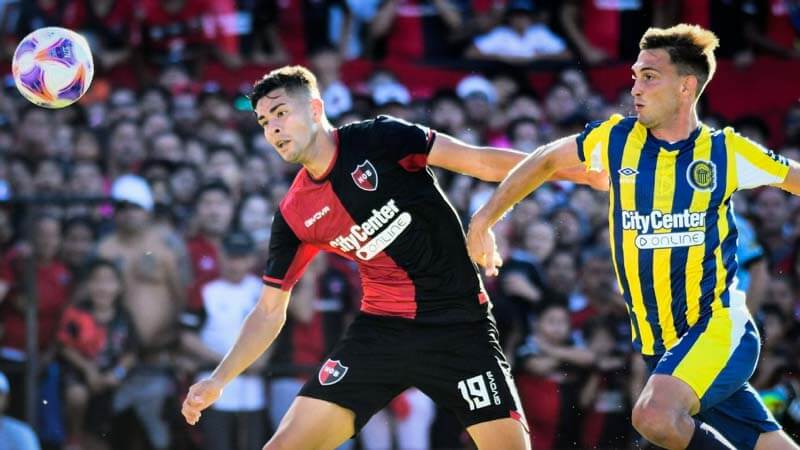 En la provincia de Santa Fe, a las 16.30, Rosario Central oficiará de anfitrión de Newell’s con un presente inestable, ya que está penúltimo en su zona, pero con la confianza que le da un récord de 23 partidos invicto como local.