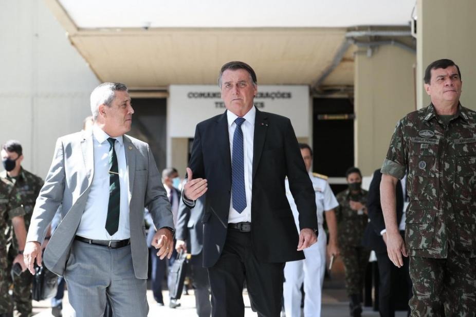 La fuerza del orden de Brasil desplegó hoy una gran operación en una decena de estados, para ejecutar 33 órdenes de allanamiento y 4 órdenes de prisión preventiva, en el marco de la investigación a Bolsonaro y sus allegados de la cúpula gubernamental.