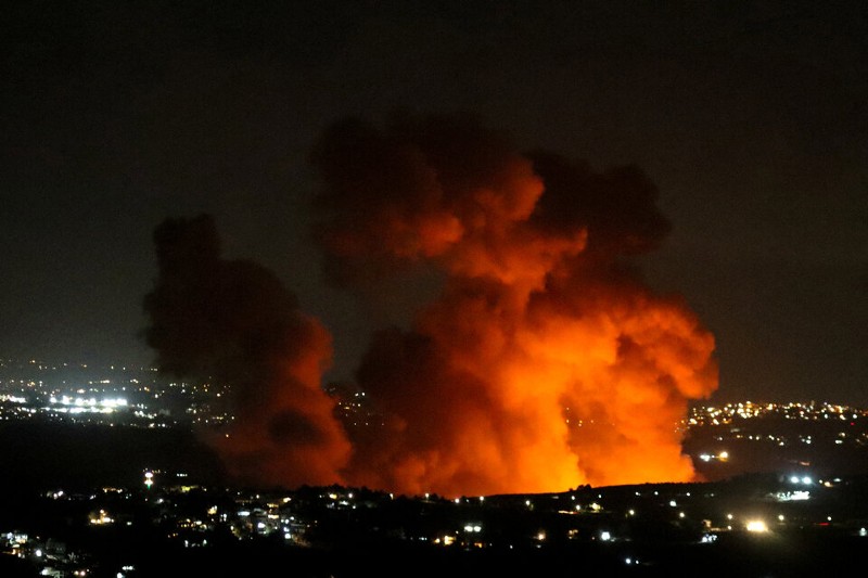 El Ministerio de Sanidad libanés informó que, como resultado de los ataques de la aviación israelí contra ciudades y pueblos del sur del Líbano: Nabatieh, Bekaa, Baalbek-Hermel y la capital, Beirut, se registraron en las últimas 24 horas 95 muertos y 172 heridos. Asimismo, se supo que las fuerzas hebreas anunciaron el inicio de una incursión terrestre contra el sur de ese país.