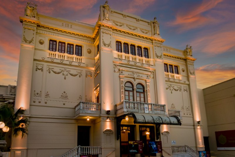 Las personas, grupos, compañías o estudios, academias y productoras culturales interesadas, que pertenezcan a la producción cultural local, regional y nacional,  deberán enviar la propuesta artística y el currículum vitae a agenda.artistica@teatrovera.com, y una copia a agendateatrovera@gmail.com. Las mismas serán recibidas hasta el viernes 20 de febrero de 2026.