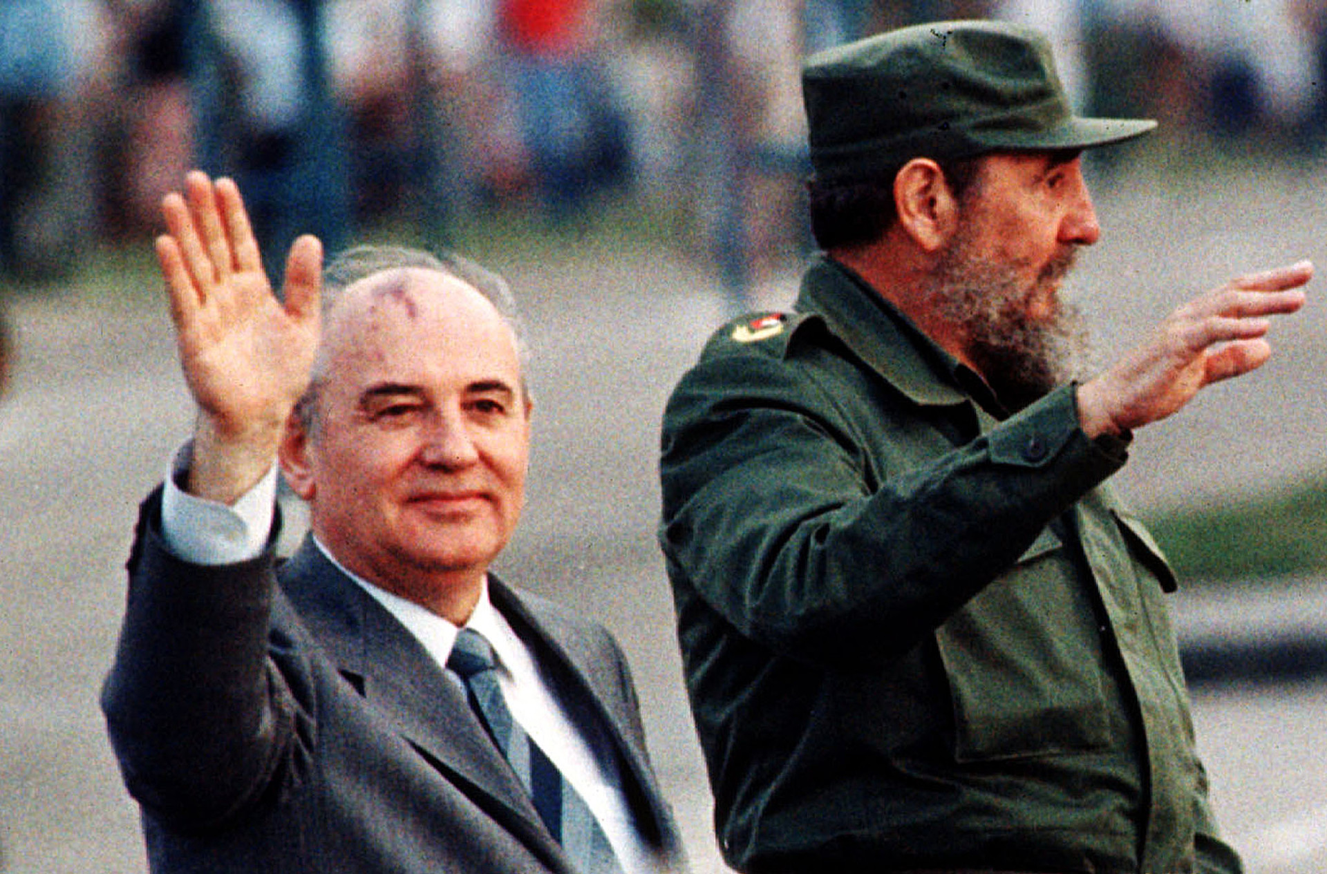 Gorbachov se despide de Castro como un 