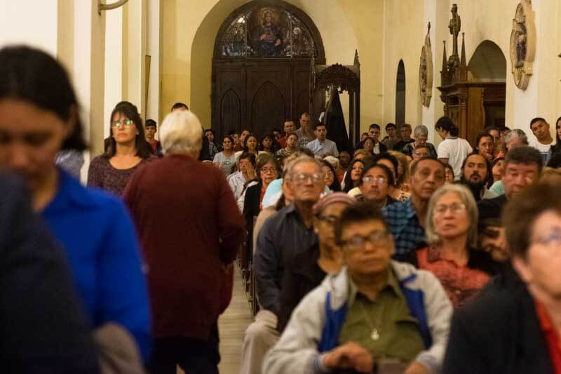 La catedral correntina estuvo completamente llena, reflejando la arraigada tradición litúrgica en la comunidad religiosa.