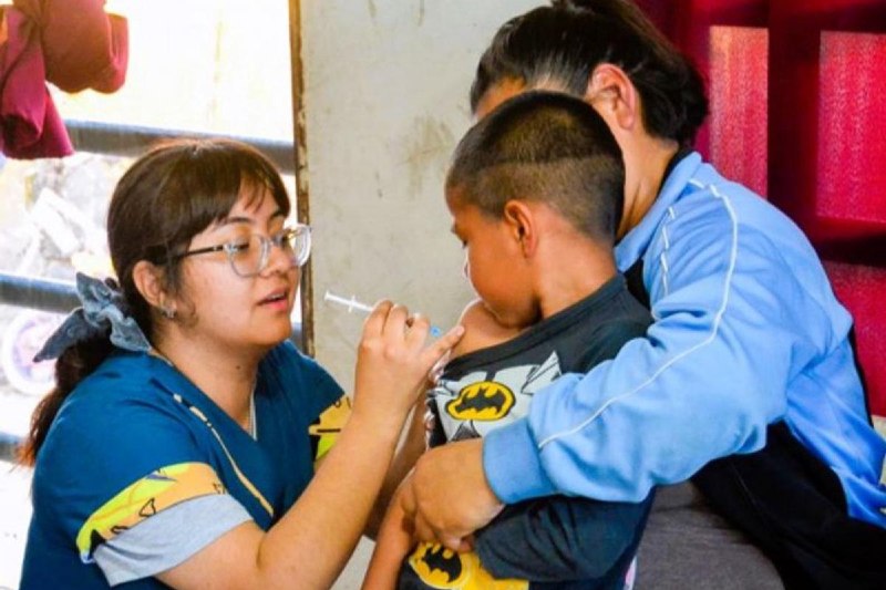 Teniendo en cuenta que para disminuir el impacto de la gripe la inoculación es la herramienta más efectiva, las dosis están disponibles en forma gratuita en todos los vacunatorios de Corrientes (capital e interior), y los puntos precisos donde se realizan las aplicaciones en la ciudad capitalina funcionan de lunes a viernes, de 8 a 12 y de 14 a 18 en la estación saludable ubicada en la plaza Cabral y en el hospital de campaña.