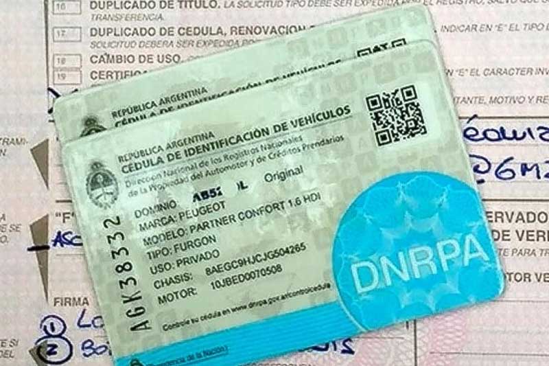 Las nuevas cédulas de identificación del automotor y motovehículo no caducarán mientras no haya cambios en la titularidad del vehículo, a menos que una norma establezca un plazo determinado. Los duplicados de estas cédulas serán expedidos electrónicamente y no tendrán fecha de vencimiento, salvo disposición contraria.
