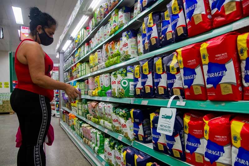 A diferencia de las grandes cadenas de supermercados, que han sido los principales actores en la lucha contra la inflación en otras partes del país, en Corrientes son los pequeños comercios los que lideran esta batalla.