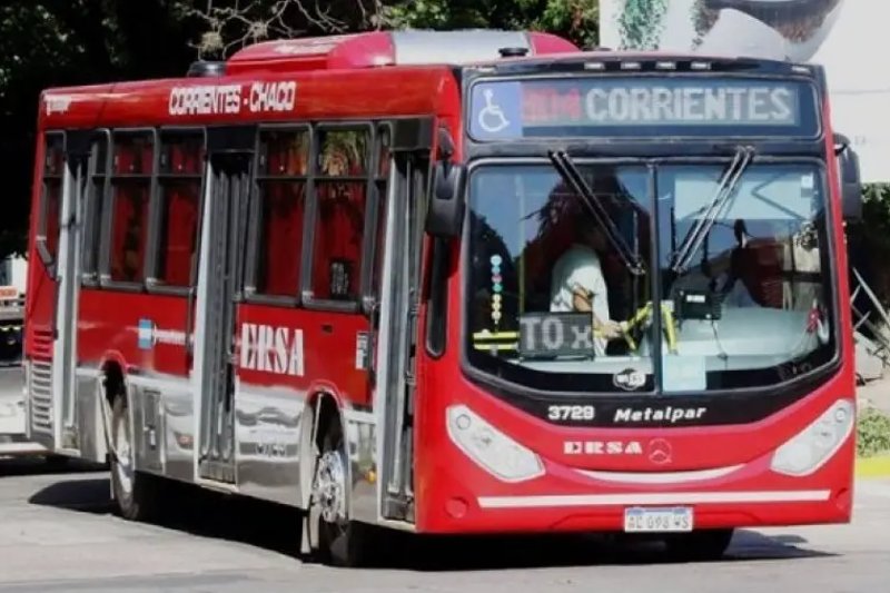 Ahora los viajes en el transporte interprovincial costarán por boleto 1.890 pesos mientras que el servicio que llega hasta el campus costará 2.922.10. De esta manera, esto representa montos que rondarán los 4.000 o los 6.000 pesos para ir y volver cada día, dependiendo del destino; estos valores comienzan a ser preocupantes si se toma en cuenta el mes, ya que corresponderían a 80.000 o 120.000 pesos en 4 semanas.