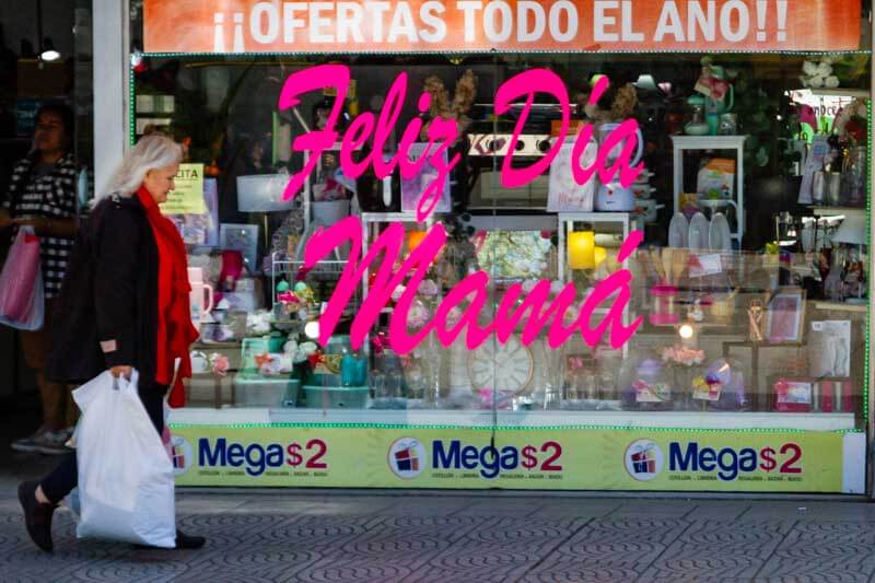 Las ofertas, aunque no fueron tan variadas como años atrás, estuvieron enfocadas en promociones de acuerdo a los métodos de pago, en algunos comercios no se limitaron únicamente a artículos dirigidos a las madres, sino que se extendieron a los productos. 