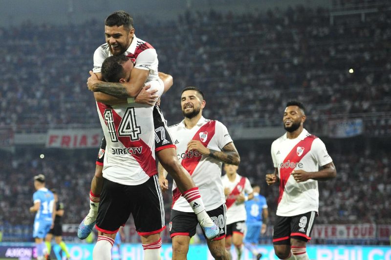 A las 21.15 se producirá el choque entre un diezmado River y el humilde equipo Ciudad Bolívar, en el estadio Único Madre de Ciudades, de Santiago del Estero. El Millonario llega con 9 bajas (convocados a la selección o lesionados) y Gallardo piensa en un equipo que podría ser el siguiente: Franco Armani, Fabricio Bustos, Leandro González Pírez, Federico Gattoni, Marcos Acuña, Rodrigo Aliendro, Enzo Pérez, Maximiliano Meza, Franco Mastantuono, Ian Subiabre y Miguel Borja.