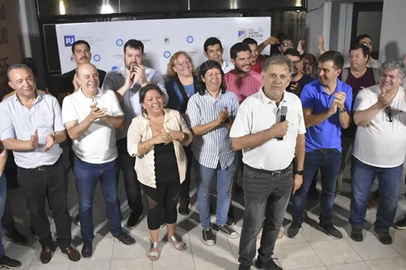 En una asamblea realizada ayer, en la cual esperaban establecer una carta orgánica arreglada, un reglamento electoral, y otros temas concernientes, los interventores del Partido Justicialista de Corrientes, María Teresa García, y Máximo Rodríguez, dispusieron la nueva fecha, determinando que el cronograma electoral se iniciará el 20 de diciembre y el 14 de marzo se proclamarán las nuevas autoridades partidarias. 