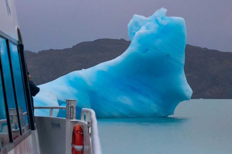 La discusión expone tensiones entre distintos actores. Provincias cordilleranas sostienen que la ley actual impone restricciones que frenan inversiones, especialmente en minería, mientras que organizaciones ambientales advierten que una flexibilización podría reducir la protección de reservas hídricas en un contexto de crisis climática. En este escenario, el rol del Inventario Nacional de Glaciares y la posibilidad de unificar criterios legales también aparecen como ejes del debate, que se desarrolla en un momento donde la demanda de recursos estratégicos convive con la presión por sostener estándares ambientales.