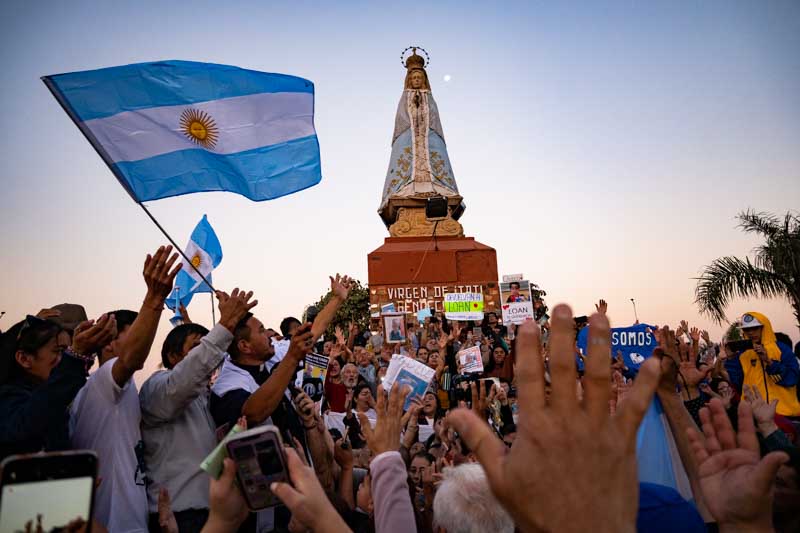 Al finalizar la marcha la familia de Loan regresó a 9 de Julio, dejando tras de sí un claro mensaje de que no cesarán en su búsqueda de justicia. La movilización, una de muchas en este tiempo, subraya la urgencia de respuestas y acciones concretas para resolver el caso.