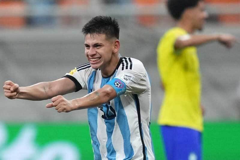 El jugador destacado del partido fue el talentoso Echeverri, quien anotó los tres goles que aseguraron la victoria. Este resultado es significativo, ya que en los encuentros previos de la Copa del Mundo Sub-17 Brasil siempre había salido victorioso.