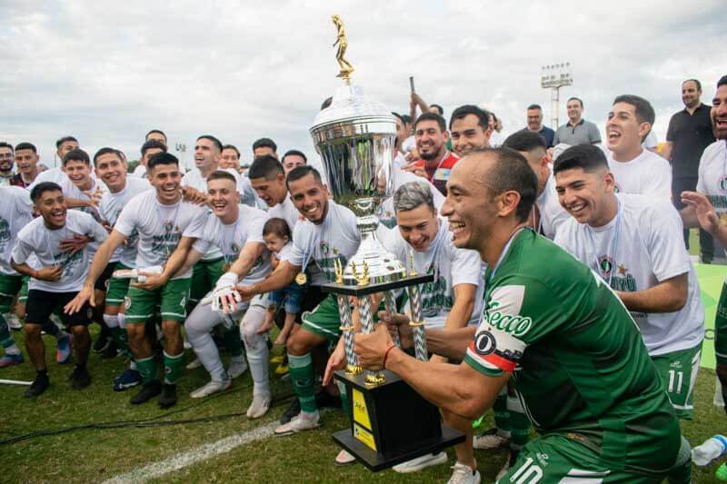 El campeón dio una vuelta olímpica sin la invasión de espectadores, demostrando que el fútbol local tiene la capacidad de organizar un certamen con una gran asistencia de público de manera ordenada y segura.