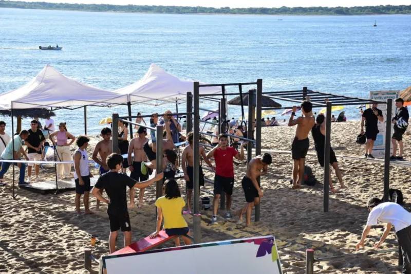 Las clases en este espacio de recreación, diversión y contención se dictan lunes, miércoles y viernes, de 14 a 16, y están a cargo de los profesores Maximiliano y Dante, quienes acompañan a los alumnos en el aprendizaje y perfeccionamiento de las diferentes técnicas. Todos aquellos que quieran inscribirse, pueden hacerlo en el sitio web del programa.