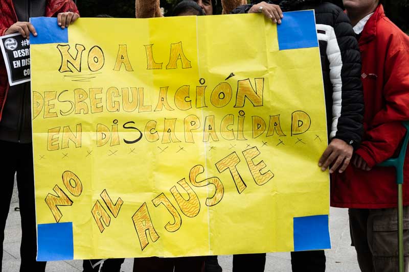 Los manifestantes alertaron que sin el financiamiento adecuado y sin regularidad en las prestaciones muchas instituciones corren riesgo de cerrar, dejando a centenares de personas sin atención. Advirtieron que esto implica un retroceso de décadas en materia de derechos y exigieron a los legisladores correntinos que se involucren activamente para garantizar la inclusión y la atención digna a quienes más lo necesitan.