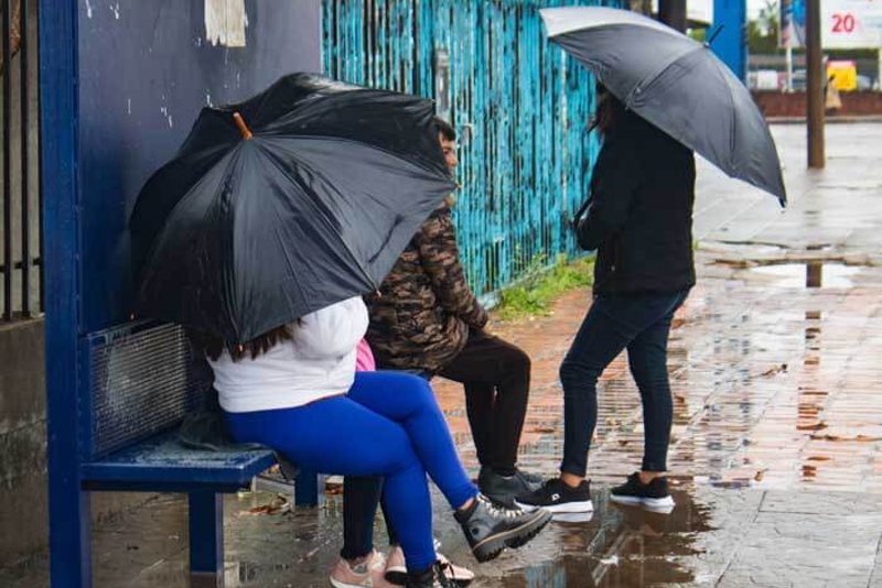 El Sistema Meteorológico Nacional adelantó que hoy las lluvias afectarán a la capital y a las localidades de Concepción, Curuzú Cuatiá, Mercedes, San Roque y Sauce. El meteoro esperado arrancará con una temperatura que estará entre los 21°C y los 29 grados. 