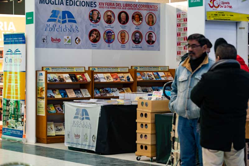 La grilla de actividades indica 170 presentaciones de libros y una gran diversidad de charlas y talleres para todas las edades, además de las propuestas que circularán por el escenario: entre ellas: presentaciones de coros, orquestas, obras de teatro y música en vivo, y performances poéticas a cargo de diversos referentes regionales, a todo lo cual las visitas podrán acceder desde las 14 y hasta las 22.