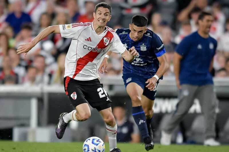 River buscó igualar en la segunda mitad con remates de Nacho Fernández y Germán Pezzella, pero no tuvo éxito. Talleres, con este triunfo, se colocó segundo en la tabla, mientras River quedó a nueve puntos del líder.