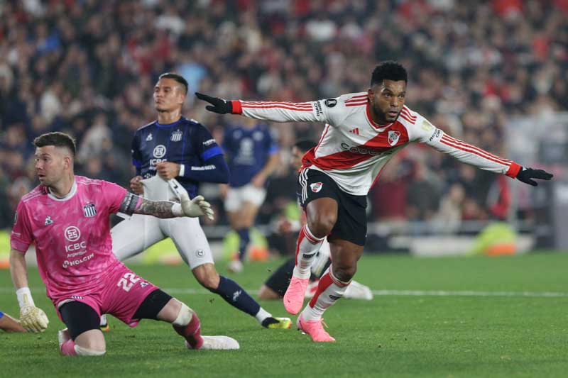 El Millonario aseguró su pase al derrotar a los cordobeses 2 a 1 en el Monumental. Con goles de Miguel Borja y Santiago Simón, los dirigidos por Gallardo superaron la serie tras haber ganado 1 a 0 en la ida.