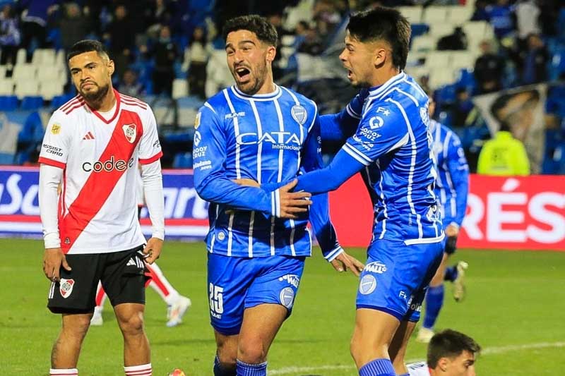 Godoy Cruz, en cambio, supo explotar las debilidades defensivas de River y pudo haber aumentado la diferencia de no ser por la actuación de Franco Armani. La derrota deja a River en una situación complicada en la Liga Profesional, con tres derrotas consecutivas fuera del Monumental.
