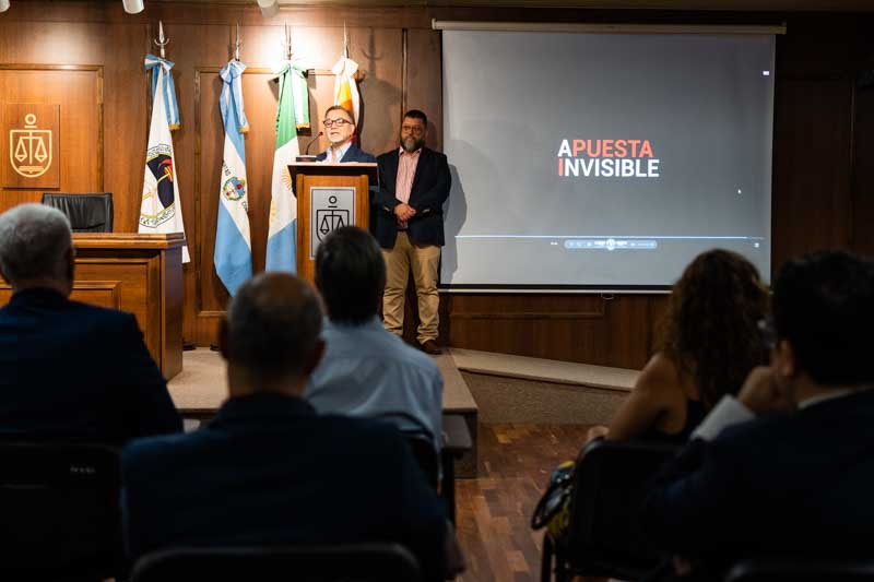 Extendemos un especial agradecimiento a las autoridades de la Facultad de Derecho por abrir sus puertas a esta iniciativa de concientización social. No solo fue una proyección, sino un espacio de reflexión donde se reafirmó el compromiso de trabajar en conjunto para fortalecer las políticas de prevención. El éxito de esta jornada confirma que el cine documental de iniciativa privada es una herramienta esencial para abordar las crisis que atraviesa nuestra comunidad.