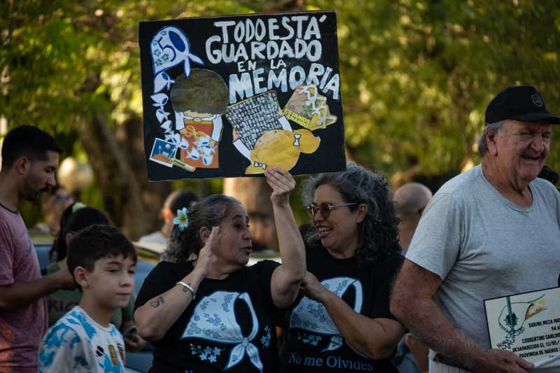 La memoria se sostuvo como eje central de la jornada, no solo como recuerdo del pasado, sino como una práctica colectiva que interpela al presente y reafirma el compromiso con la verdad y la justicia.