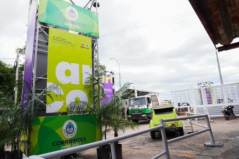 Actualmente se trabaja en la preparación de dos galpones, cuyo ingreso estará en la avenida Juan De Vera y la calle Mendoza, donde antes funcionaba una estación de servicio. El horario será de 14 a 22 y con entrada gratuita, y los visitantes podrán apreciar las obras de 24 artistas, 24 galerías, 13 colectivos artísticos y la muestra de los becarios del Instituto de Cultura.