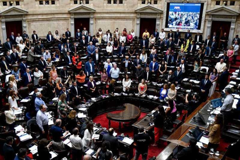 Los integrantes son: UxP: Carolina Gaillard, Ramiro Gutiérrez y Vanesa Siley (diputados) y María Teresa González, Mariano Recalde y Anabel Fernández Sagasti (senadores); LLL: Oscar Zago y Lisandro Almirón (dip.) y Juan Carlos Pagotto (sen.); el PRO: Luis Juez (sen.) y Luis Juez (dip.); UCR: Víctor Zimmermann (sen.) y Francisco Monti (dip.); Hacemos Coalición Federal: Nicolás Massot (dip.); Unidad Federal: Carlos Espínola (sen.); y Cambio Federal: Juan Carlos Romero (sen.).