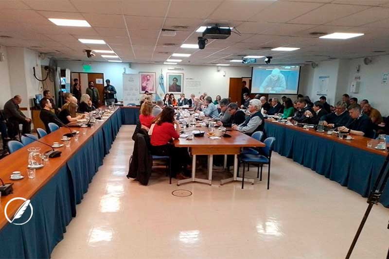 Entre los oradores que participarán están el profesor de la UCA y de la UBA, Pablo Ignacio Mosca; Iván Gabriel Lupinacci, de la Universidad de Salamanca; el presidente y vicepresidente de la UIA de Córdoba, Luis Macario y Marcelo Uribarren, respectivamente; el director del Instituto Privado de la Universidad Siglo 21, Martín Juárez Ferrer; y Nazarena Bitschko, de la Comisión de Derecho del Trabajo de la Asociación de Abogados bonaerense. 