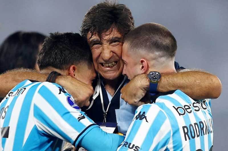 En conferencia de prensa Costas expresó su entusiasmo al enfrentar en la final a Cruzeiro, el rival que había esperado. El único representante argentino en competiciones continentales se medirá con el equipo brasileño en Asunción el próximo 23 de noviembre.