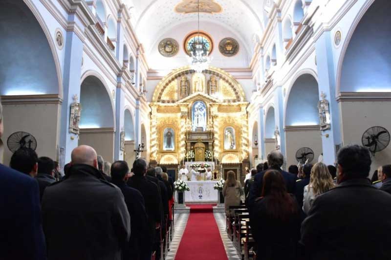 Finalizado el acto las autoridades se dirigieron al patio de la Casa de Gobierno para realizar un saludo protocolar y disfrutar del tradicional chocolate patrio, acompañado por el ritmo chamamacero. La comitiva oficial continuó luego hacia la iglesia Nuestra Señora de la Merced, donde asistieron a un tedeum presidido por el obispo auxiliar de la Arquidiócesis de Corrientes, José Adolfo Larregain.