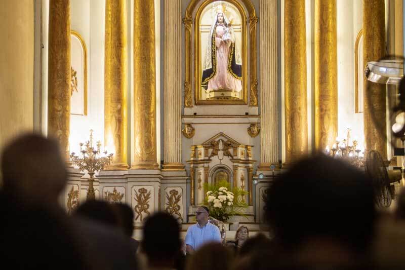 La congregación se realizó en la catedral Nuestra Señora del Rosario de la ciudad, el sábado por la noche, para pedir la paz en respuesta a la guerra en Israel y Medio Oriente.