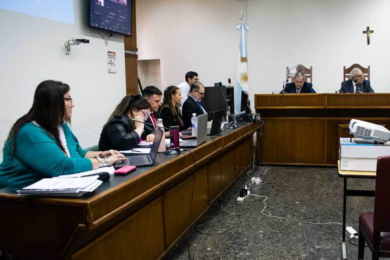 La decisión del Tribunal Oral Federal de Corrientes, de extender el juicio a estos 15 acusados, se tomó tras la conclusión de las instancias de réplicas y dúplicas.