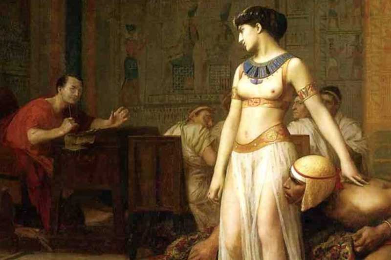 Desde Cleopatra hasta Enheduanna, la historia revela que el poder femenino ha trascendido el tiempo, aunque muchas veces ha sido reducido a un papel secundario. Mientras que la reina egipcia fue descrita como una seductora, su verdadera fortaleza radicó en su capacidad estratégica para gobernar Egipto con autonomía. De igual modo, la sacerdotisa sumeria Enheduanna utilizó la religión y la literatura para consolidar su influencia en un mundo dominado por hombres.