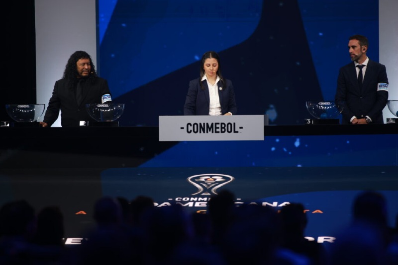 En la Sudamericana, en el grupo A están América de Cali (COL), Tigre (ARG), Macará (ECU)y Alianza Atlético Sullana (PER). El B: Atlético Mineiro (BRA), Cienciano (PER), Puerto Cabello (VEN) y Juventud (URU). El C: San Pablo (BRA), Millonarios (COL), Boston River (URU) y O'Higgins (CHI). El D: Santos (BRA), San Lorenzo (ARG), Deportivo Cuenca (ECU) y Deportivo Recoleta (PAR). 