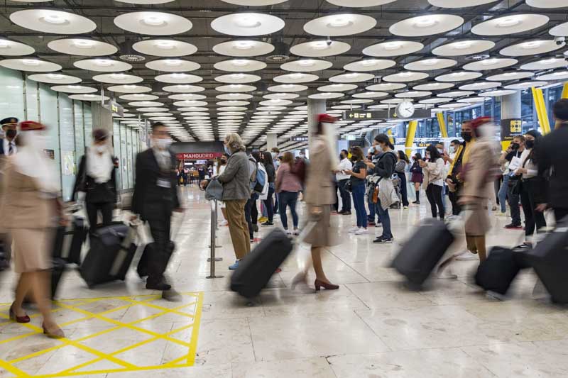 Los turistas que viajaron a Estados Unidos y Canadá fueron los que más gastaron por día, con un promedio de 120 dólares, mientras que en Brasil el gasto diario se ubicó entre 80 y 90 dólares. La situación expone una asimetría en el mercado turístico, donde el país resulta menos atractivo para el extranjero, mientras que el turismo local elige cada vez más destinos fuera de Argentina.
