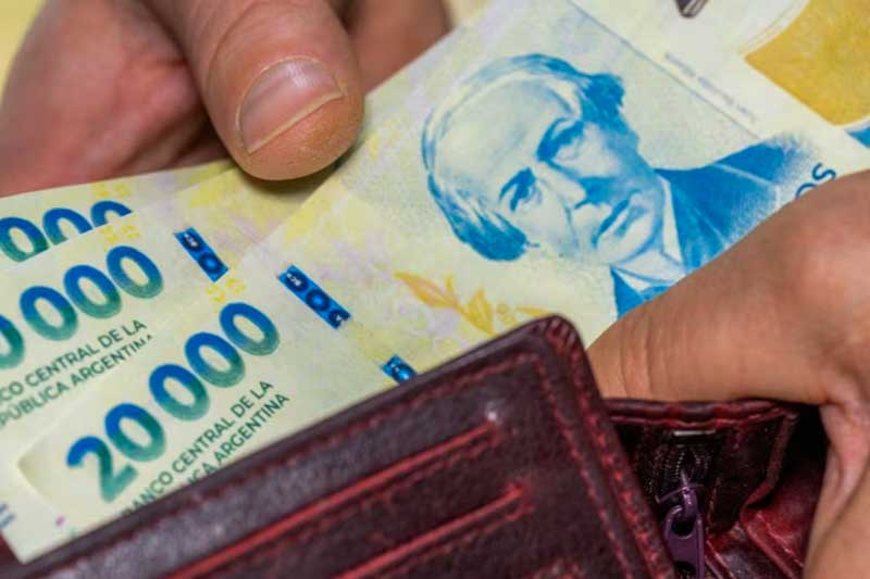 efectivo - pesos - dinero - economía - aregtnian