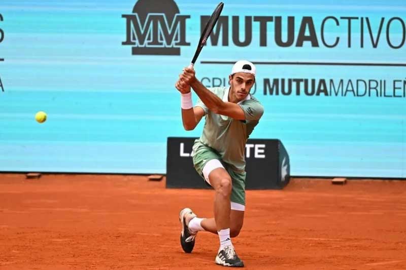 Esta victoria lo convierte en el primer argentino en llegar a estas instancias en el torneo madrileño desde 2012, cuando lo logró Juan Martín del Potro. Su próximo desafío será contra el estadounidense Taylor Fritz, con quien tiene un historial favorable, con una victoria previa en Roland Garros en 2023.