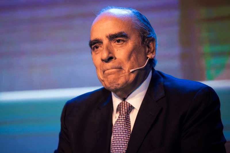 El cambio llega tras la renuncia indeclinable de Guillermo Francos como jefe de Gabinete, presentada el 31 de octubre. Francos, que había asumido en mayo de 2024, fue reconocido por el Gobierno por su rol en la sanción de leyes clave como Bases y Antimafias. Su salida, junto con la de Lisandro Catalán, abre paso a una nueva etapa de ajustes y reacomodamientos dentro del equipo presidencial.