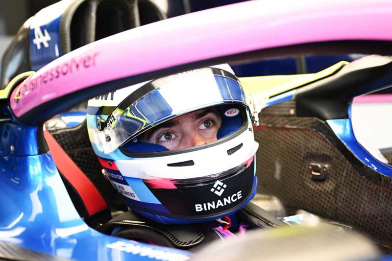 La escudería justificó la decisión en la necesidad de “aportar mayor estabilidad y continuidad al equipo de cara a la nueva era normativa”, en referencia a las modificaciones técnicas que regirán desde 2026. Colapinto, de 22 años, logró consolidarse en Alpine tras un año de adaptación y resultados consistentes, que convencieron a la dirección del equipo de mantener su dupla actual.