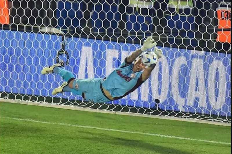 La figura excluyente de la noche fue el arquero Nahuel Losada, quien tuvo una actuación épica al atajar tres penales durante la tanda. Sus intervenciones fueron cruciales para que el 