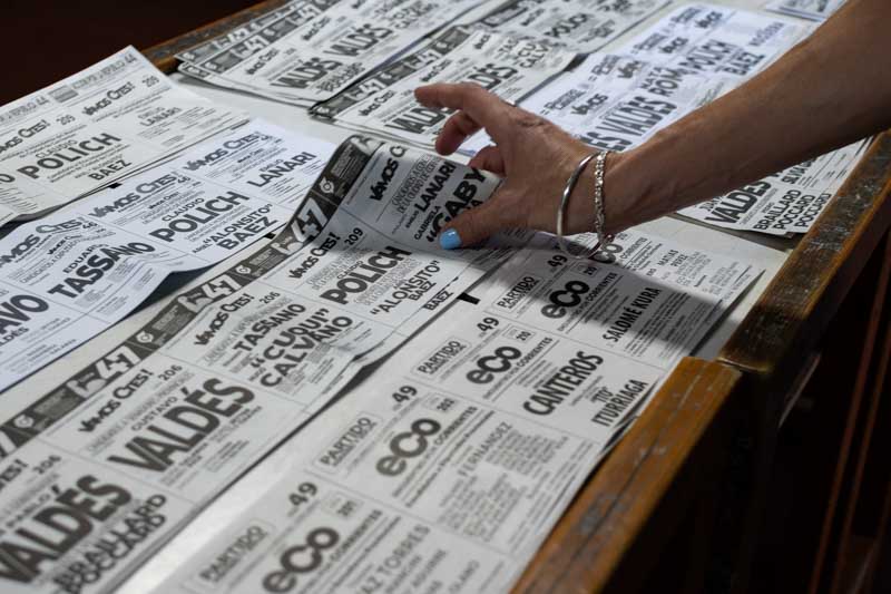 Corrientes elige gobernador, vicegobernador, cinco bancas del Senado y quince de la Cámara de Diputados, en una jornada marcada por la amplia participación ciudadana.