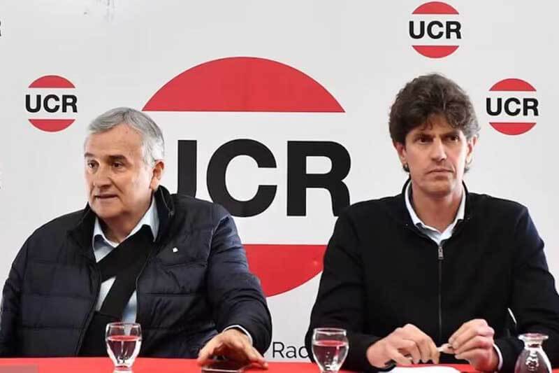 Los líderes de la Unión Cívica Radical, Morales y Lousteau, critican fuertemente a Bullrich y Macri por su respaldo a Milei, afirmando que están fuera de la coalición de Juntos por el Cambio.