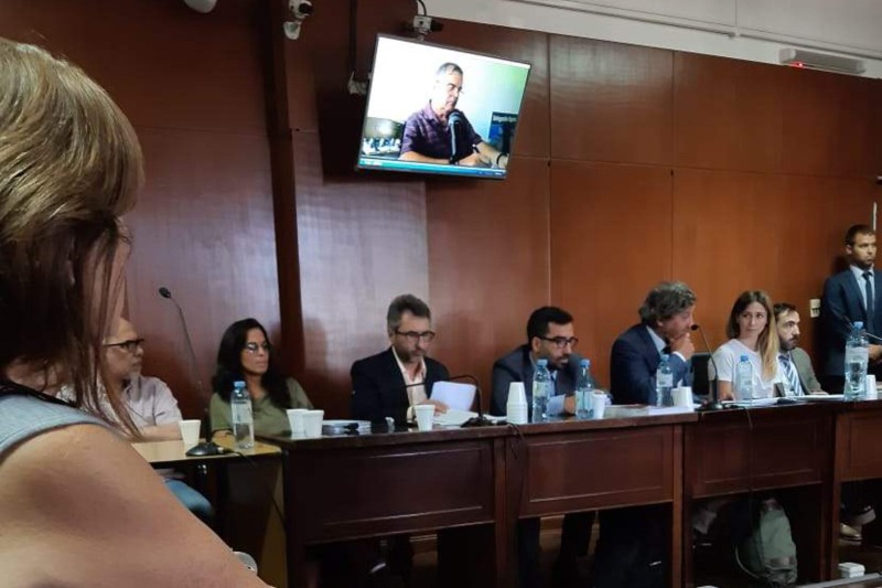 El ahora liberado tiene cuatro hijas, y una de ellas, Analía, repudia públicamente los crímenes cometidos por su padre, e incluso lo ha tratado de genocida. Los camaristas, a pesar de tener un informe pericial determinando que el reo no se arrepiente de sus actos, prefirieron darle mayor peso al informe del Servicio Penitenciario Federal -dependiente de Patricia Bullrich, y que se ha convertido en una constante con todos los criminales de lesa humanidad- que señalaba que tenía buena conducta y un pronóstico de reinserción social.