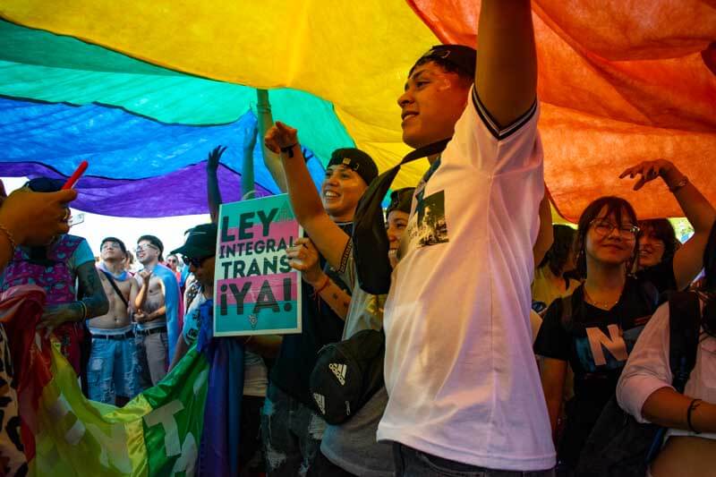 marcha del orgullo -  marcha  -  lgbtiq+  -  lgbti  -  derechos humanos -  corrien